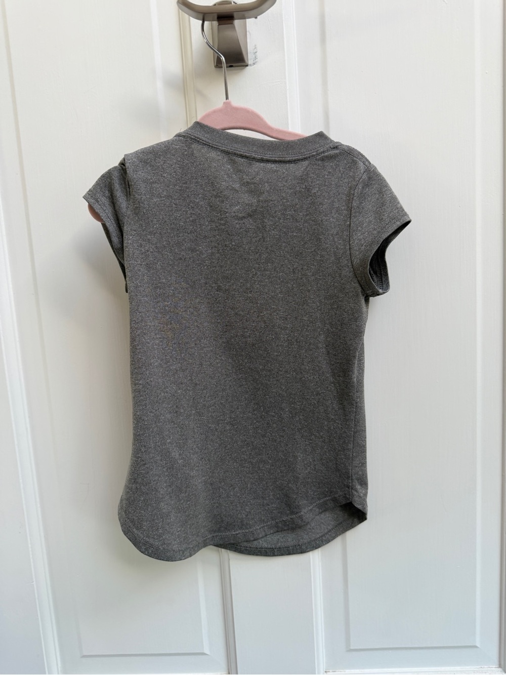 Nike Girls' 4 XS Charcoal Short-Sleeve Tee Shirt Top Blouse Heart Logo - Picture 6 of 6